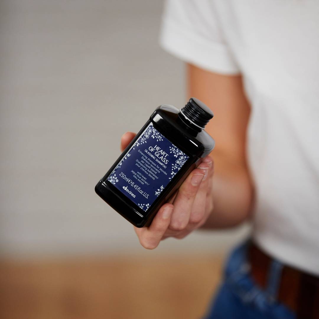 Shampoing bleu le shampoing idéal pour cheveux blonds ? Davines France